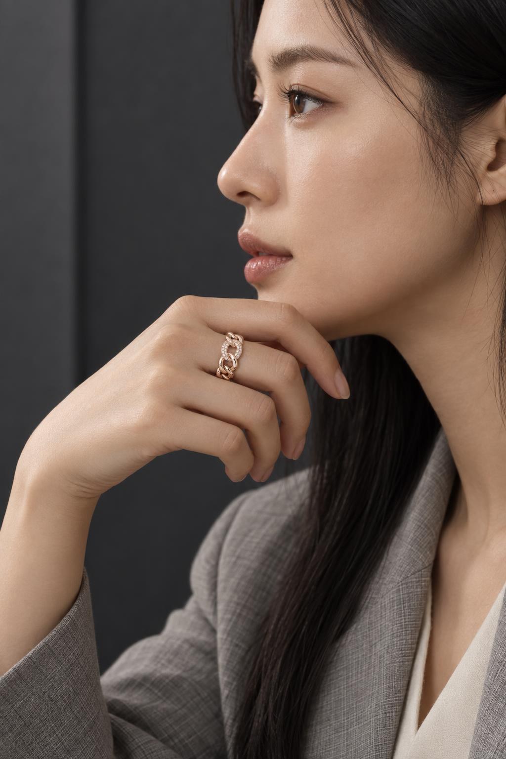 14K 체인 라운드 포인트 반지 AI 착용 예시 2