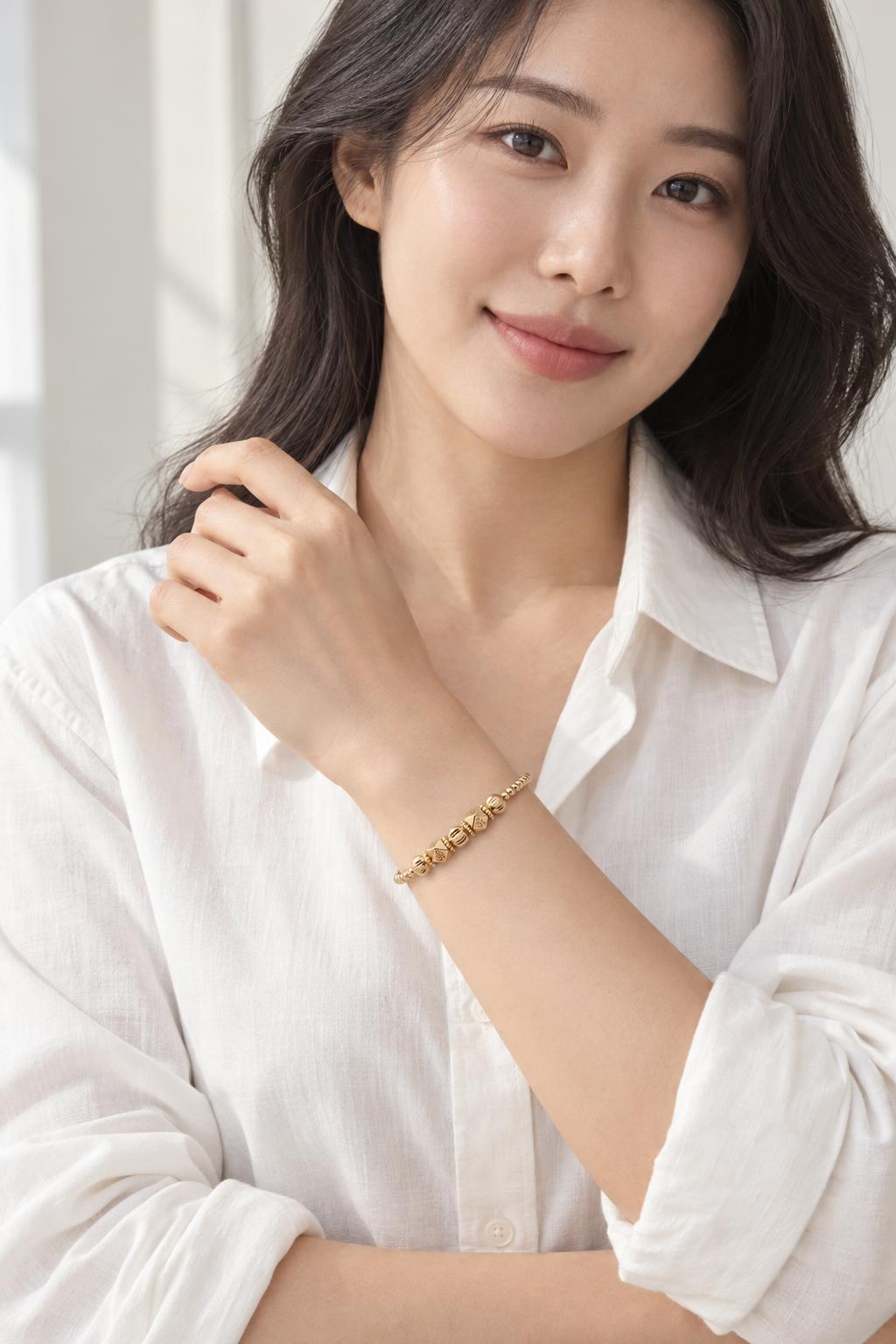 14K 옴자 염주 팔찌 AI 착용 예시 1