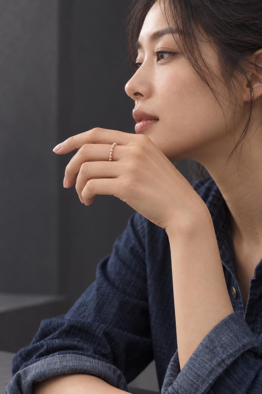 14K 심플비즈 라운드 반지 AI 착용 예시 2