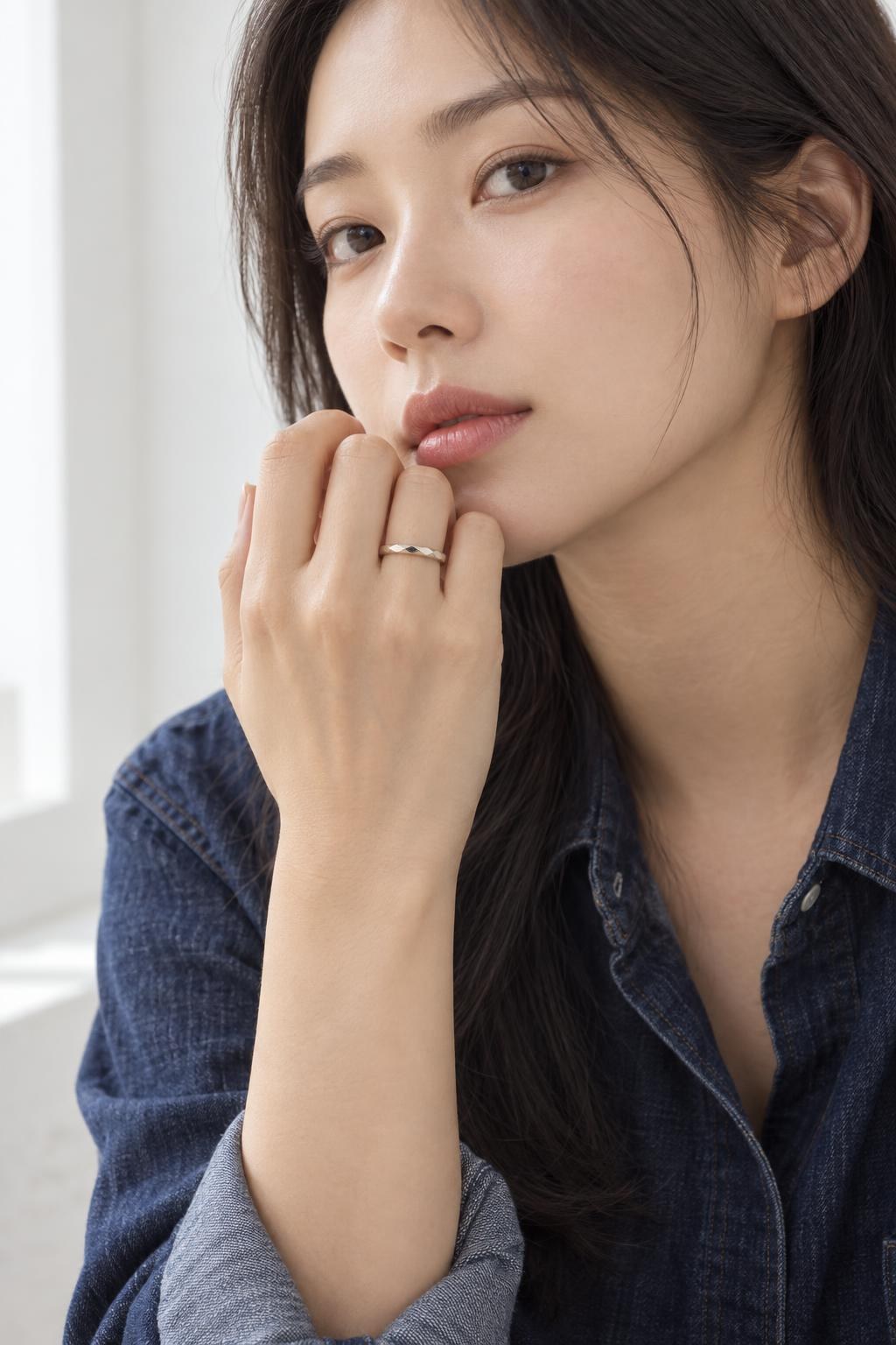 14K 컷팅 엣지 심플 반지 AI 착용 예시 1