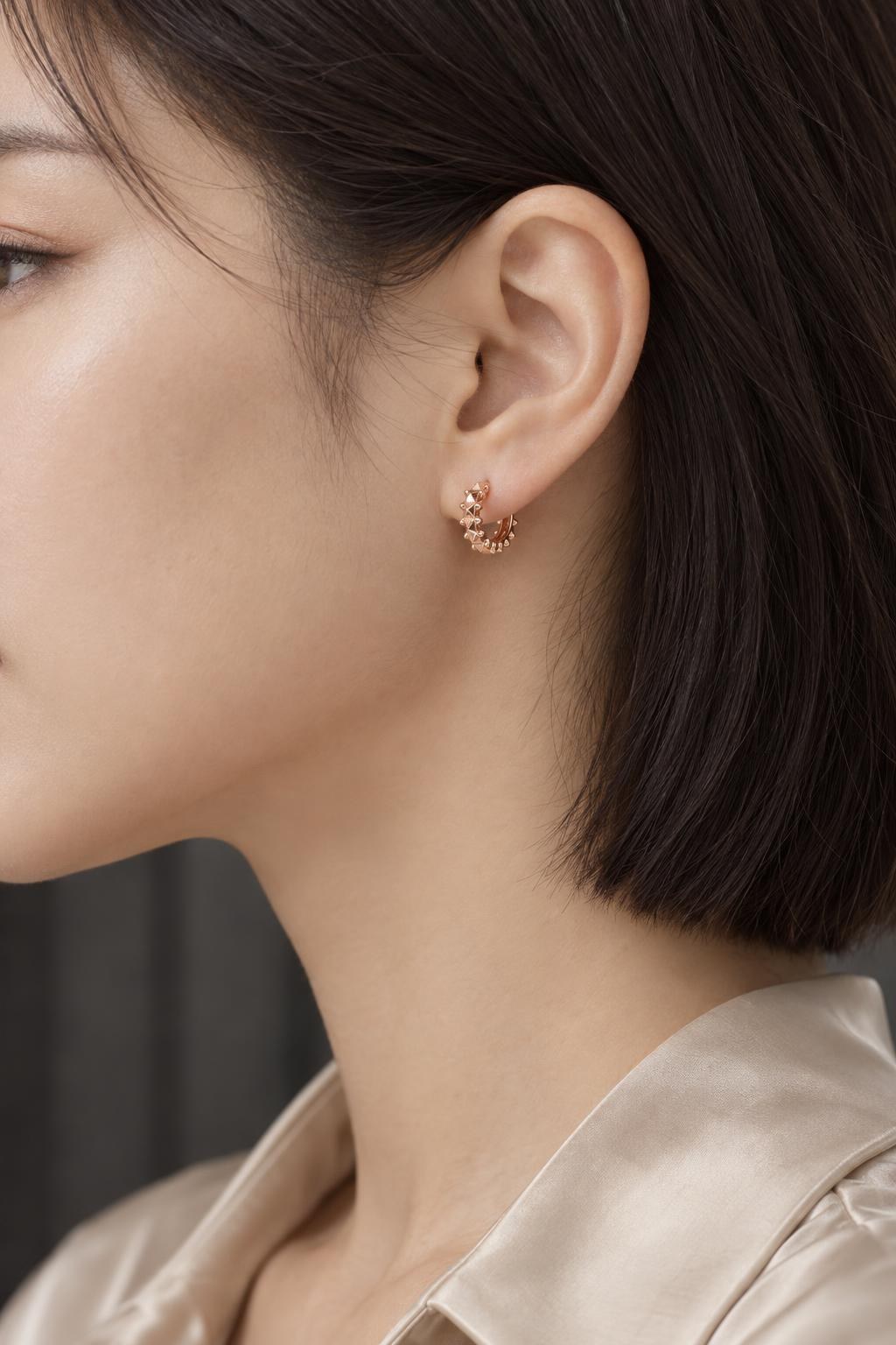 14K 볼 장식 라운드 후프 귀걸이 AI 착용 예시 2